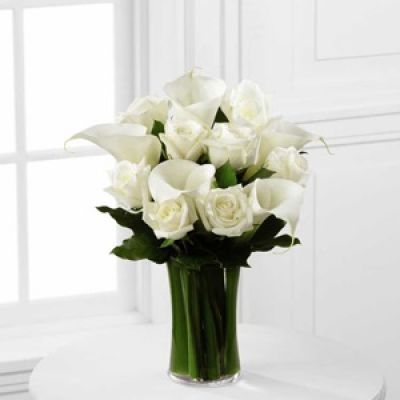 The FTD® Sweet Solace™ Bouquet is a divinely elegant arrangement that encourages peace and offers your sympathy. Brilliant white roses and calla lilies are simply set amongst lush greens in a clear glass gathering vase to create a meaningful gift that will help your special recipient through this trying time of grief and loss.