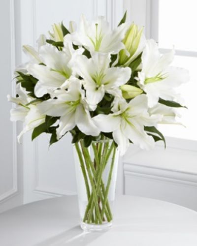 <p>The FTD® Light In Your Honor™ Bouquet is a beautifully bright arrangement bursting with elegant fragrance to convey your deepest sympathies for the loss of their loved one. A stunning bouquet of gorgeous Oriental lilies are accented with lush greens and seated in a clear glass vase to create a bouquet that is serenely sophisticated, offering comfort and peace in their time of need.</p>